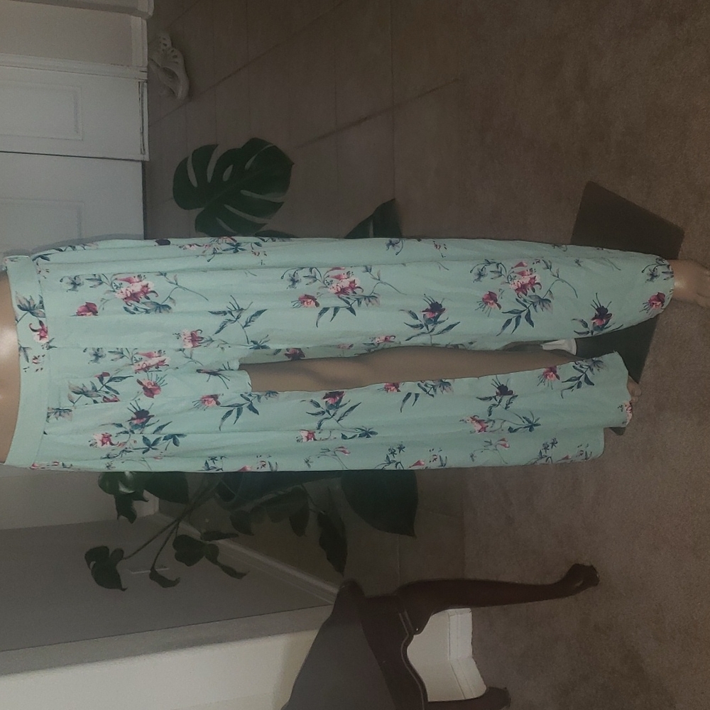 Nwt Justify L shorts with maxi cape floral breezy